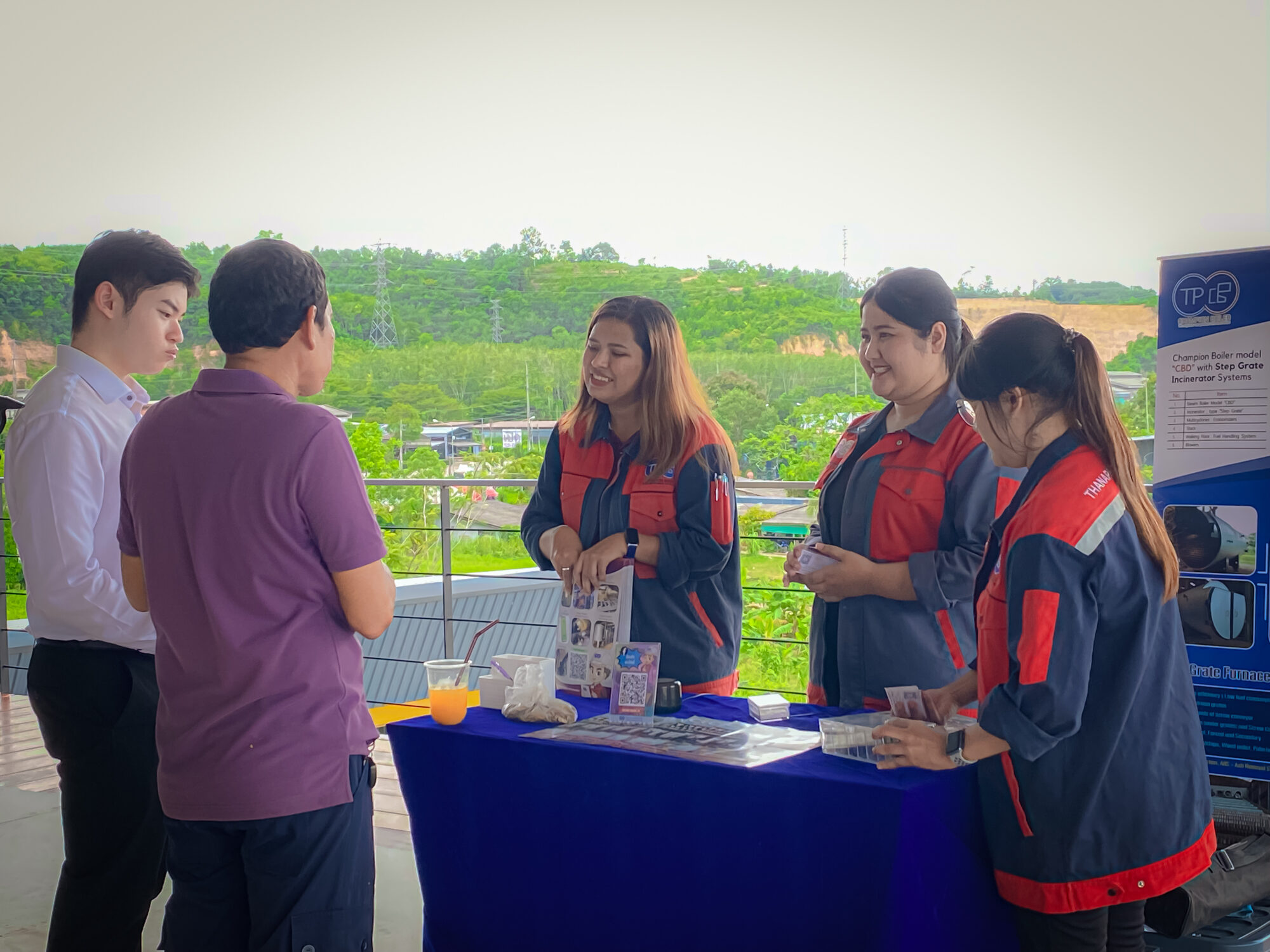 ออกบูธแอตลาส